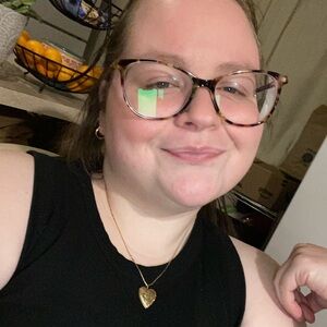 Meet your Posher, Elizabeth